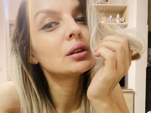 DouceAmelia - Live Sex Cam - 19320058