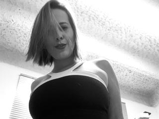 SaritaVelez - Live sex cam - 25694373