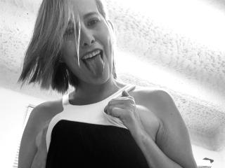 SaritaVelez - Live sex cam - 25694377