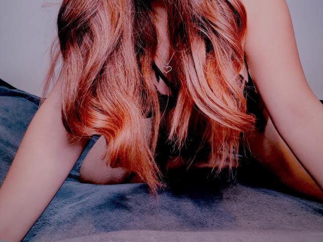 GiannaSexxy - Live Sex Cam - 26523909