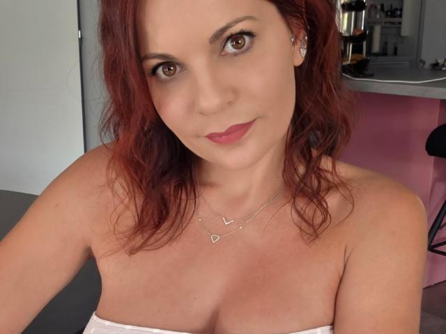 JuneLaFrenchie - Live porn &amp; sex cam - 30210494