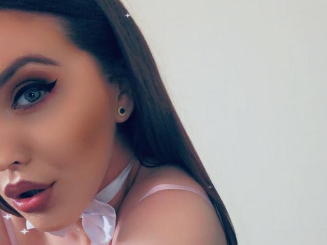ChaudeGreta - Live sex cam - 9616152