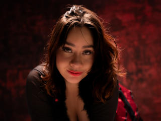 Bild på den sexiga profilen av LilyThompson för en väldigt het liveshow i webbkameran!