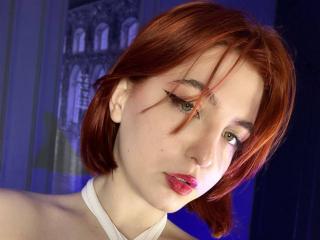 Picture of the sexy profile of EdnaWine, for a very hot webcam live show !